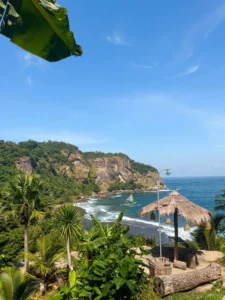 rental mobil madiun ke pantai klayar